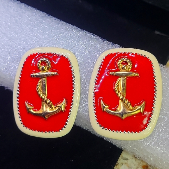 Vintage enamel earrings gold and tan color boat anchor detail - Picture 3 of 10
